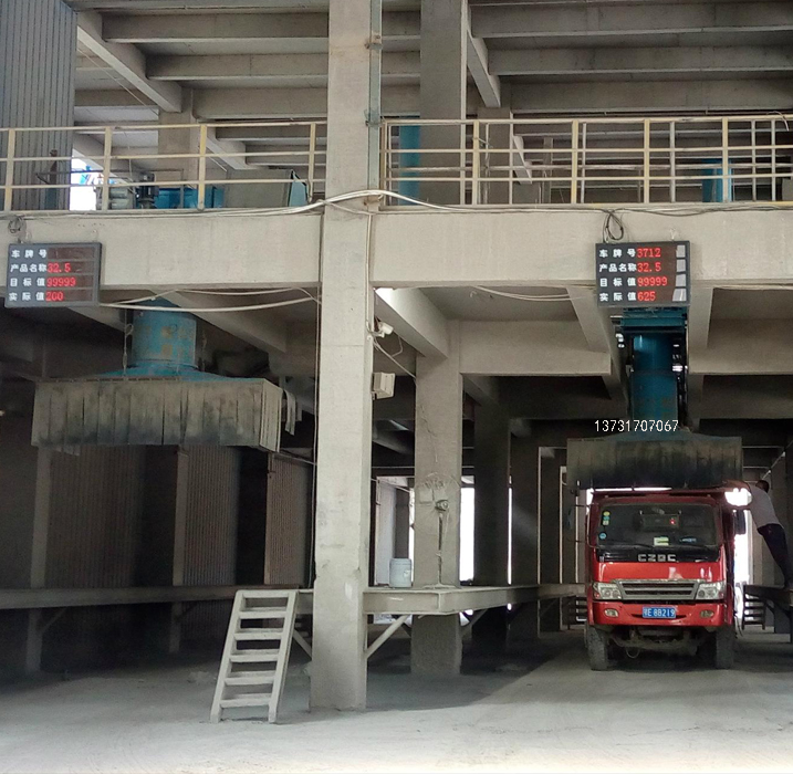 新疆水泥廠(chǎng)袋裝水泥裝車(chē)道的除塵器投運 新疆水泥廠(chǎng)袋裝水泥裝車(chē)道的除塵器投運